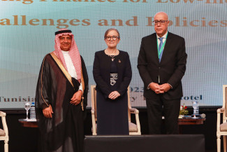 معالي الدكتور عبدالرحمن بن عبدالله الحميدي المدير العام رئيس مجلس إدارة صندوق النقد العربي  يلقي كلمة في افتتاح المؤتمر رفيع المستوى حول  "تعزيز نفاذ الفئات محدودة الدخل لخدمات التمويل العقاري: السياسات والتحديات"